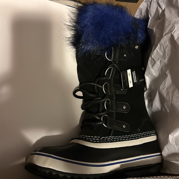 SOREL Winter Boot - new in box - Picture 2 of 3